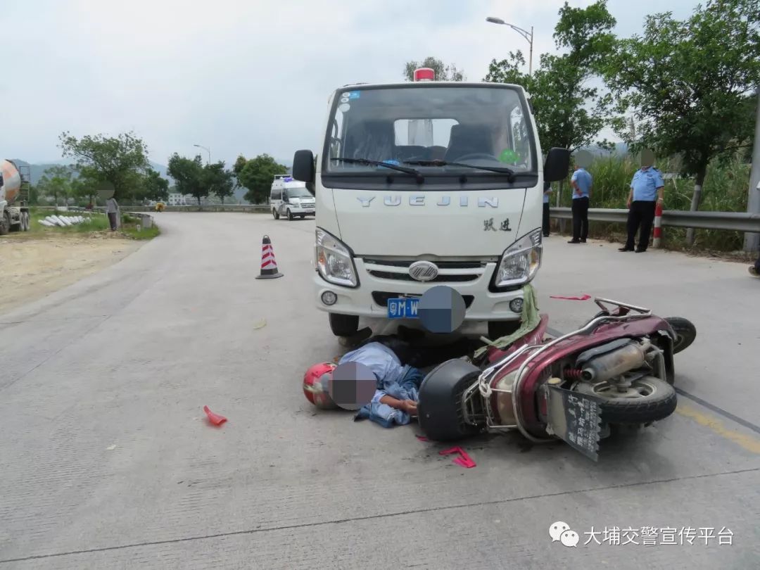 大埔一路口发生惨烈交通事故,一摩托车驾驶员当场死亡