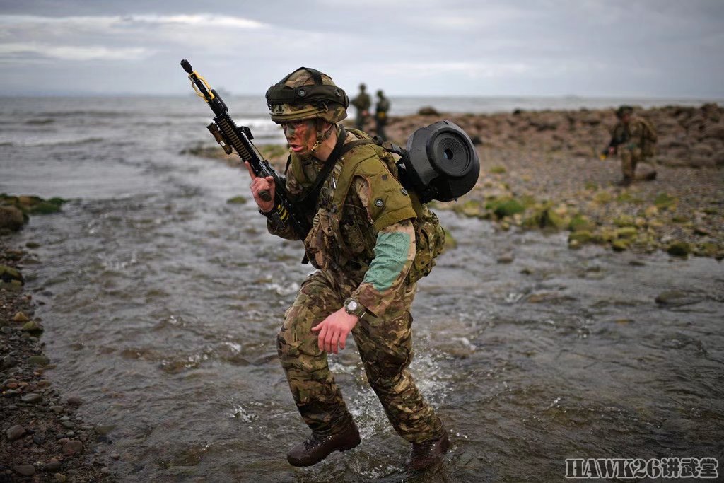 實戰演習英國海軍陸戰隊竟在灘頭集結等待援軍