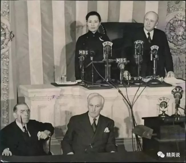 1943年蒋宋美龄在美国国会演说,促成国会废除排华法案.