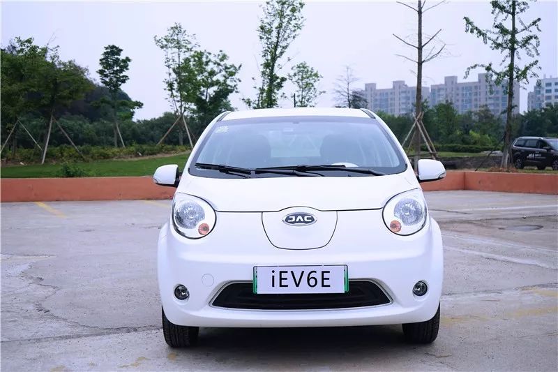 实拍江淮iev6e实用代步车