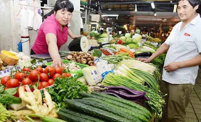 本地菜大量上市 烏魯木齊菜價比去年同期要便宜