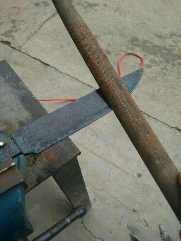 牛人自制水果刀,这还是之前废旧的轴承钢吗?