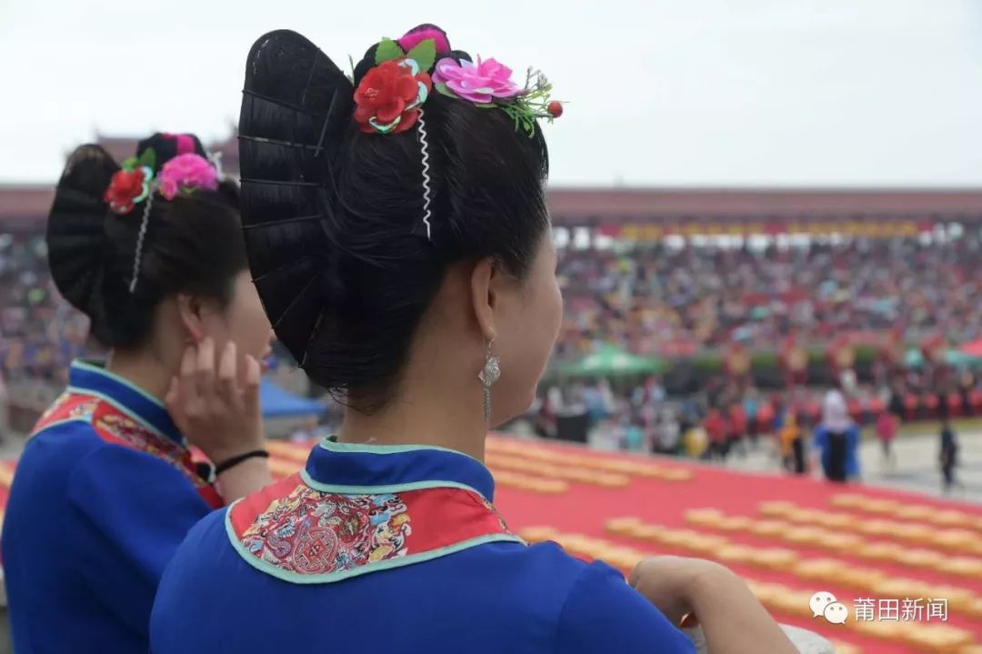 媽祖回孃家,升幡掛燈儀式,以及包括貢品展覽,祈福平安燈,莆仙戲演出