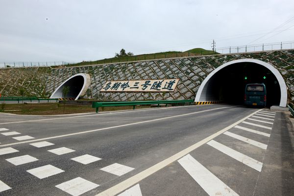 连霍高速乌鞘岭隧道图片