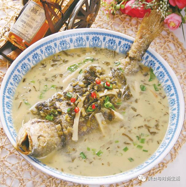 雪菜大汤黄鱼是一道浙江风味的汤菜