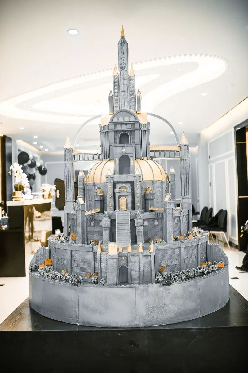25米巨型城堡翻糖蛋糕空降阳春巷!