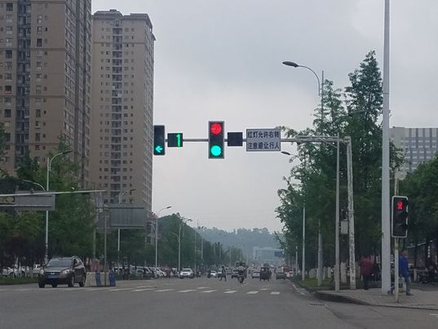 红绿灯路口真实图片图片