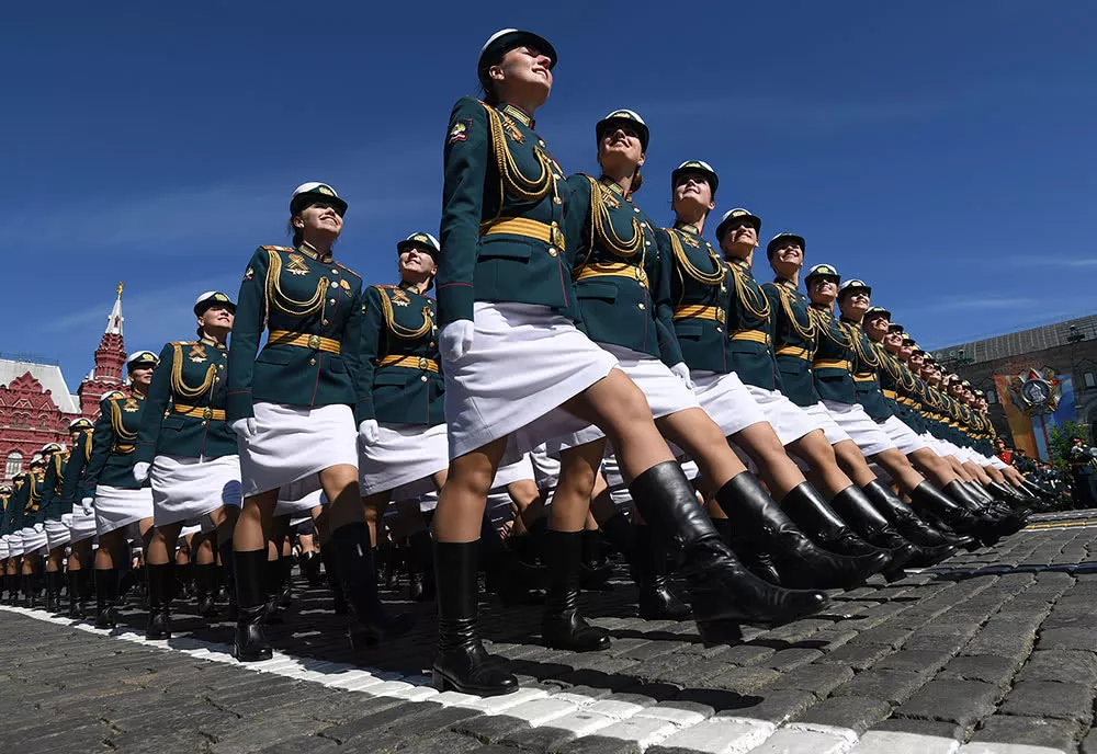 白俄罗斯阅兵女兵图片