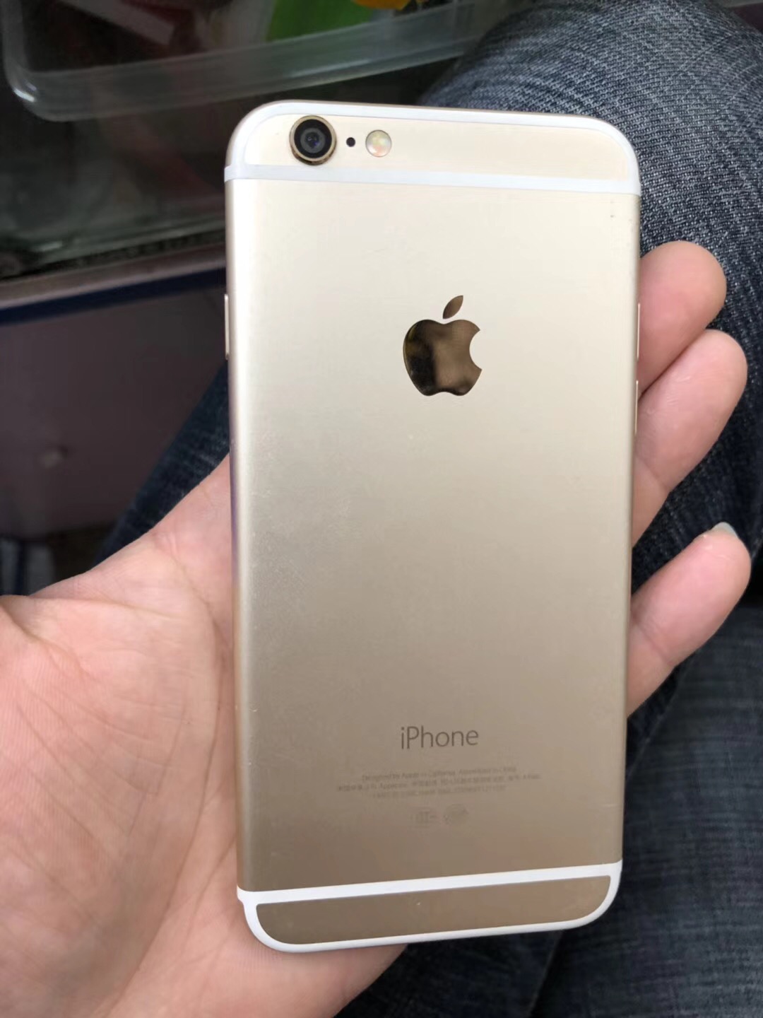 近日一名網友在某魚買到一臺二手64g的iphone6,賣家稱該機器無拆無修