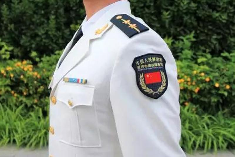 驻吉布提保障基地部队将佩戴海外驻军胸标和专用臂章