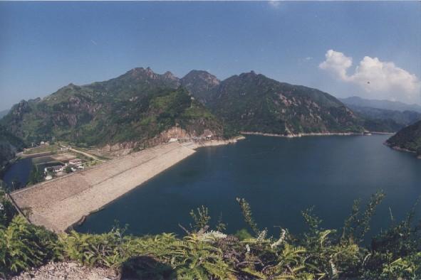 三峽大壩造就我國最大水庫,此壩比三峽小太多,卻造就世界最大水庫