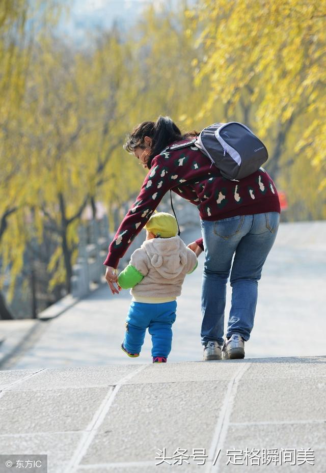 7個母親背影感人瞬間 哪張勾起了您的回憶 哪一張又感動了您