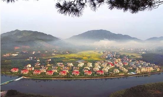 刘家塘村想和你,去刘家塘村,漫步田间小道,闻着花香,侧耳倾听天子湖