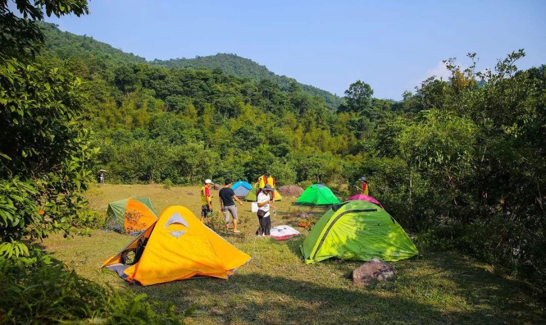 74篝火晚會,戶外燒烤野餐74草地足球.