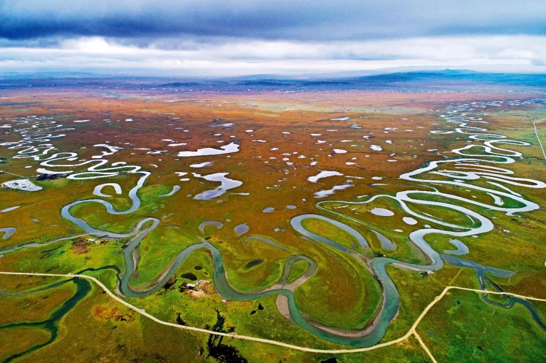 克鲁伦河发源于蒙古国的肯特山东麓,中下游流入我国内蒙古自治区