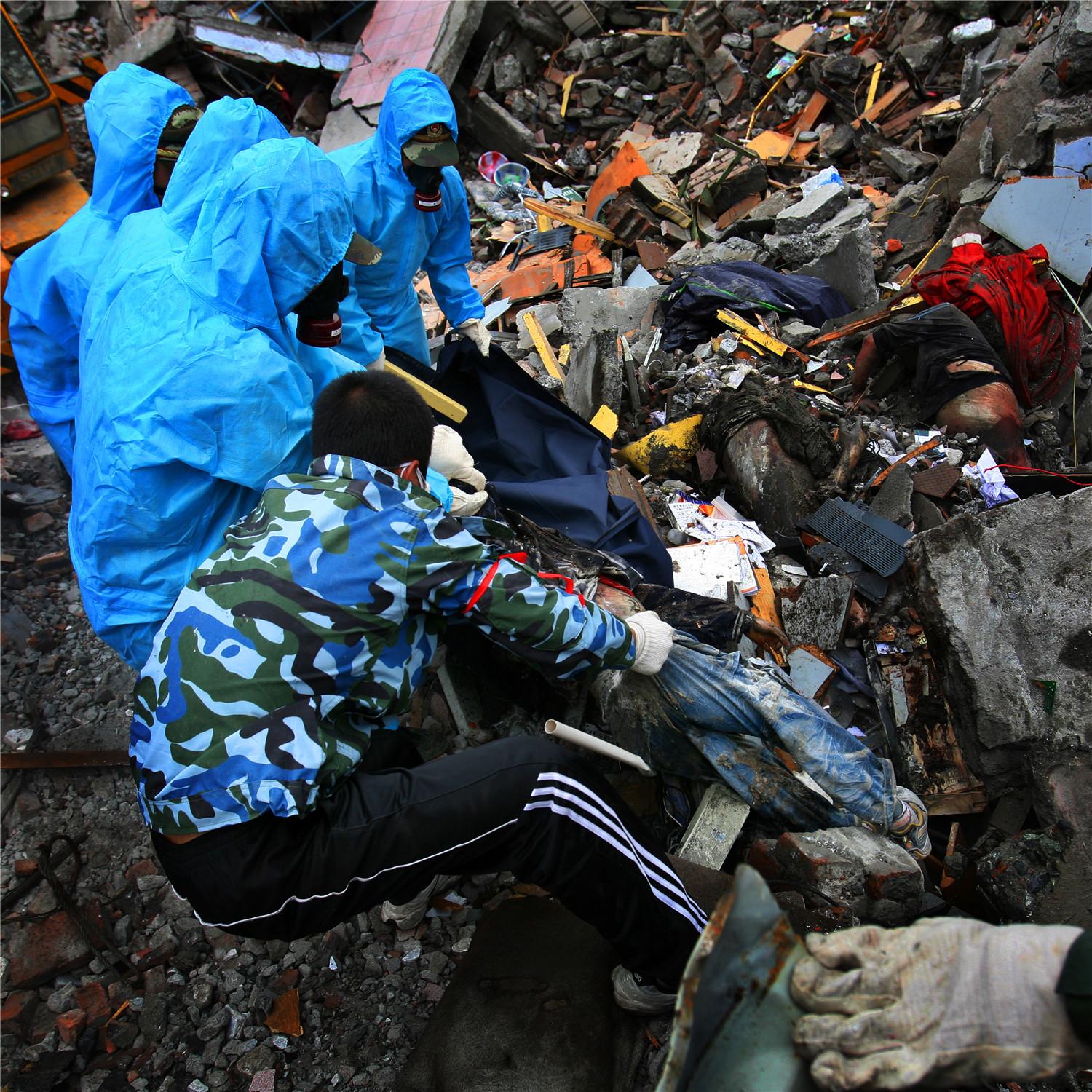 亲历汶川地震救灾摄影师公开采访手记,大量灾区照片首曝