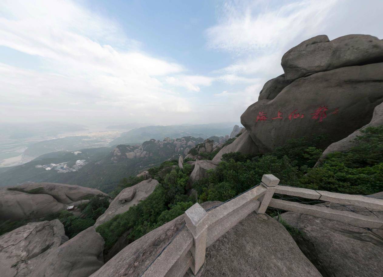 8平方公里,包括國興寺,葫蘆洞,一片瓦,香山寺,九鯉朝天,白雲寺,天門寺