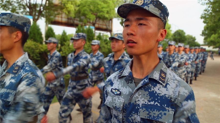 汶川地震中的举牌男孩程强长大后我就成了你