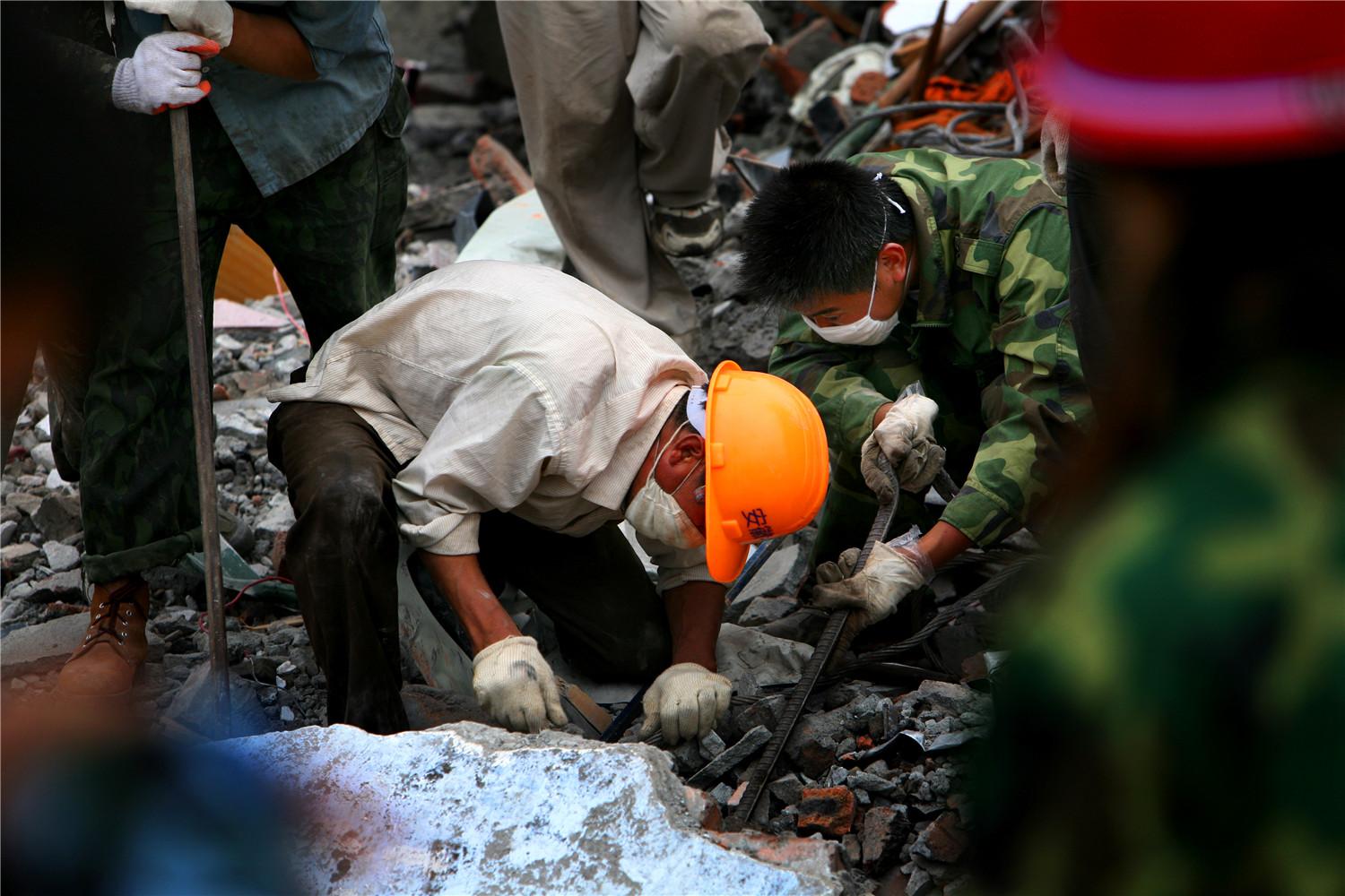 亲历汶川地震救灾摄影师公开采访手记,大量灾区照片首曝