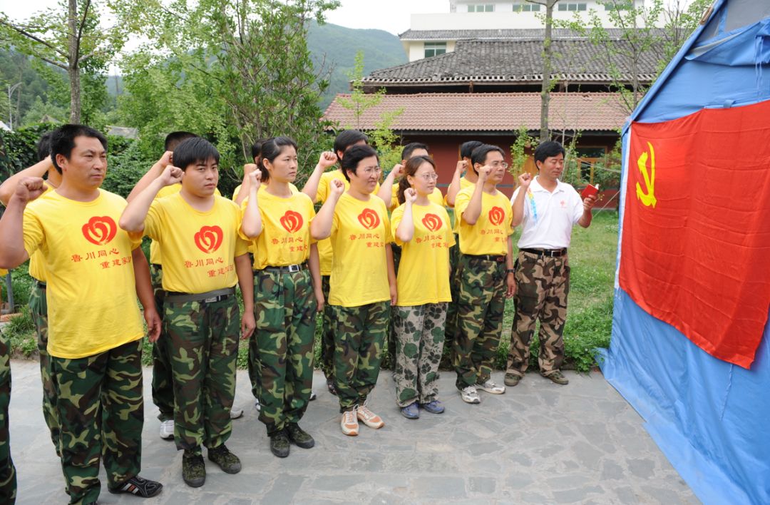 有济南军区防化团的官兵,空军的空降兵部队,四川泸州市的武警,长春市