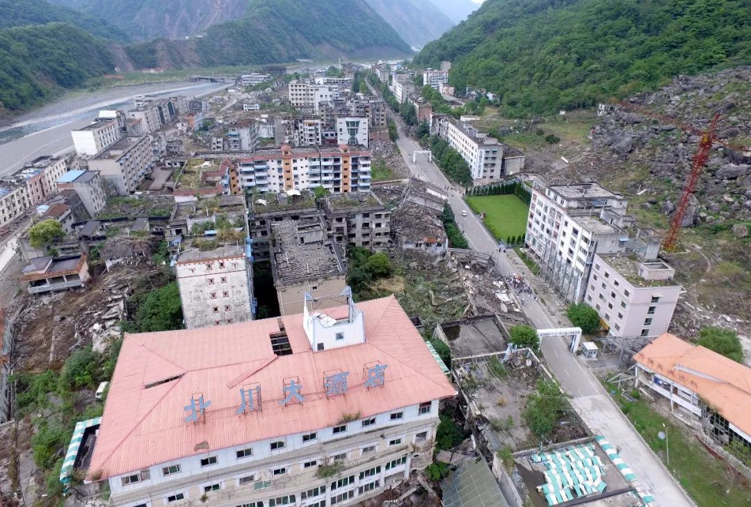 曾在汶川地震中遭受重挫的地方通过无人机航拍这些本报记者重返北川