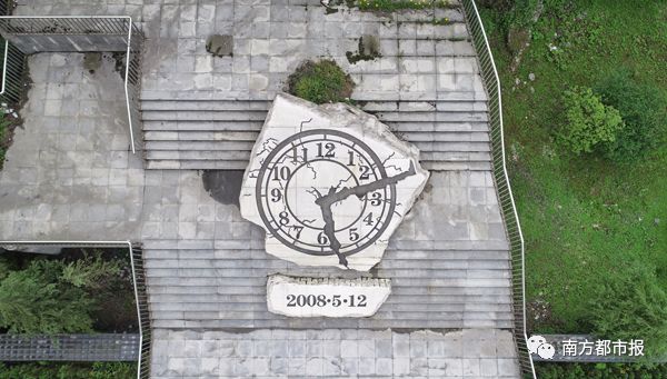汶川地震钟表图片图片