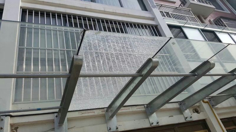 玻璃雨棚和铝合金雨棚的对比