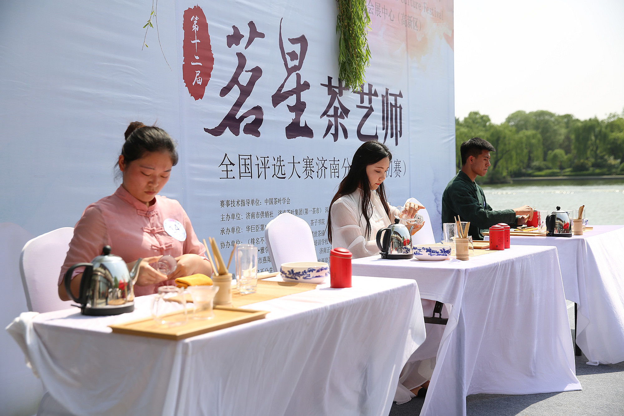 品茶而知礼,母亲节明湖畔儿女尽一份孝道