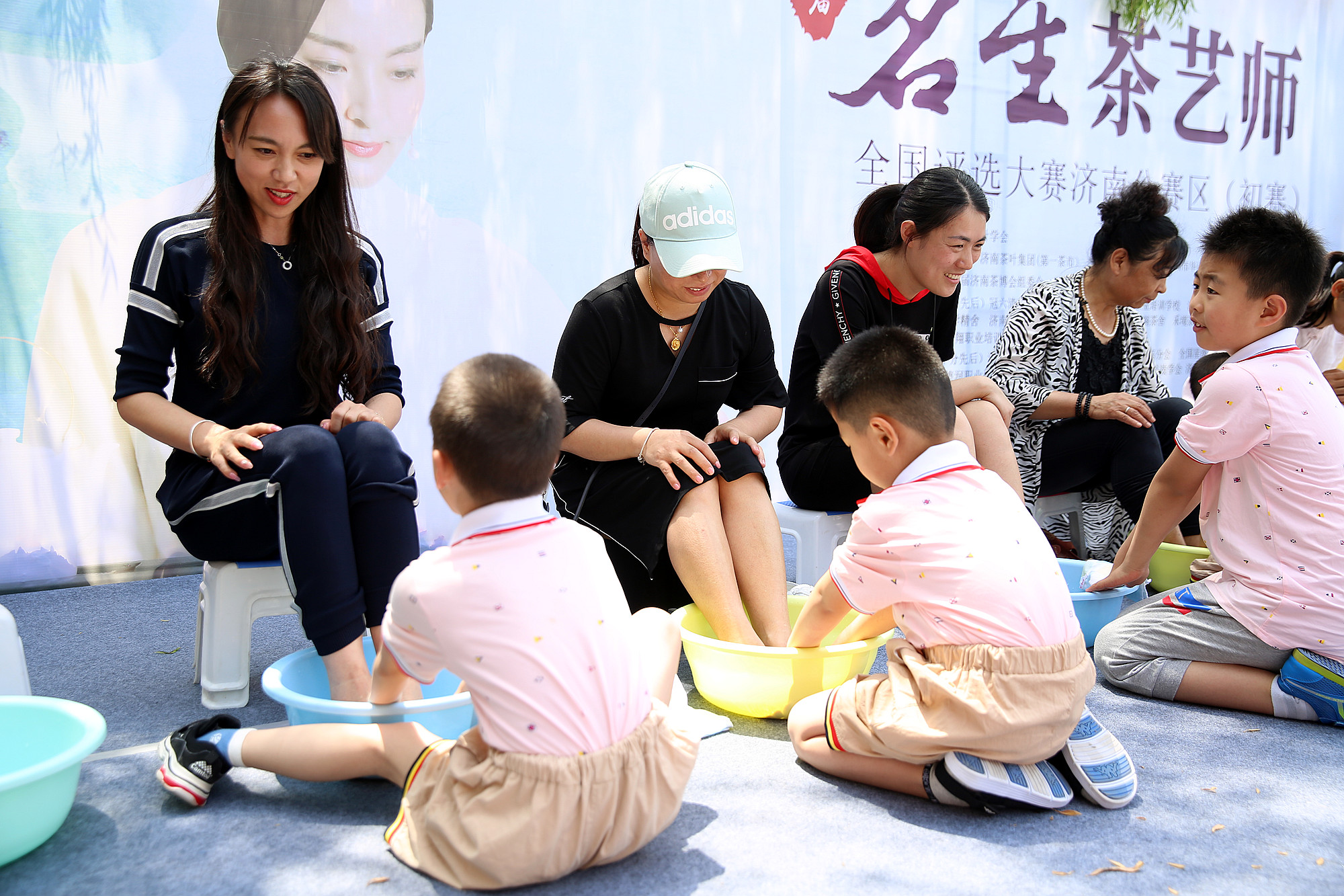 品茶而知礼,母亲节明湖畔儿女尽一份孝道