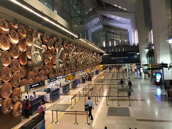 在新德里的英迪拉·甘地国际机场的短暂停留给我留下深刻印象