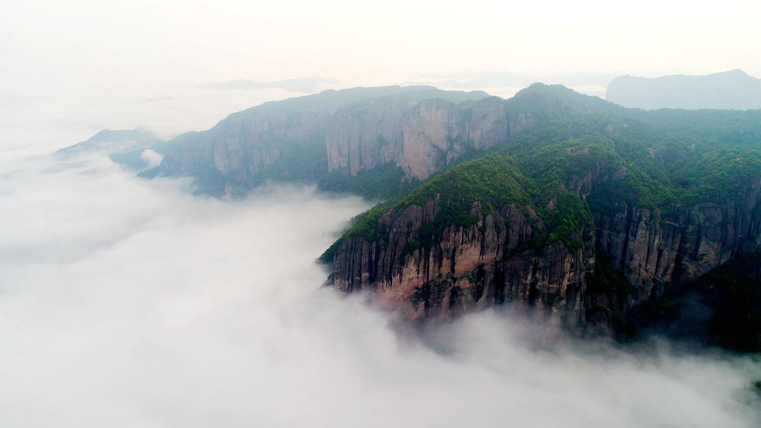 浙江仙居:云雾缭绕景如画