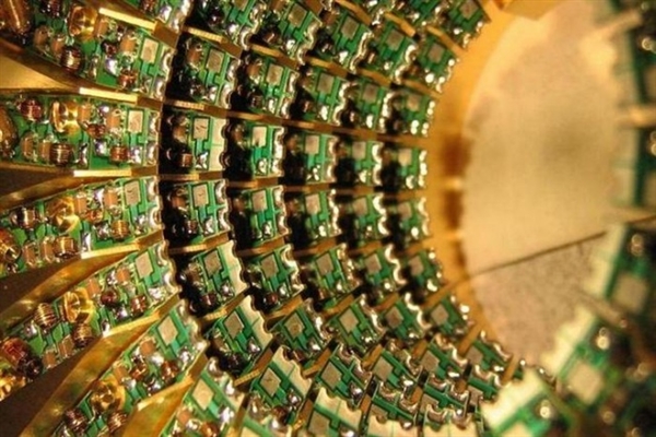 中国科研人员已经研发出了世界上规模最大的光量子芯片