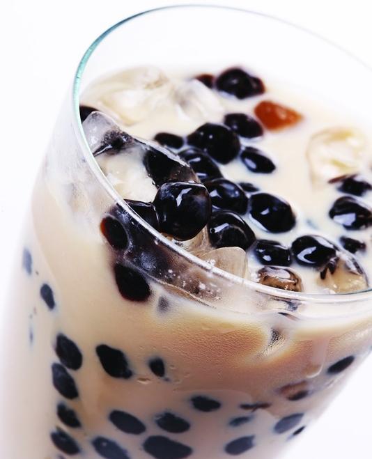 [珍珠奶茶]是台湾泡沫红茶文化中的一种,虽然只是在奶茶中加入木薯