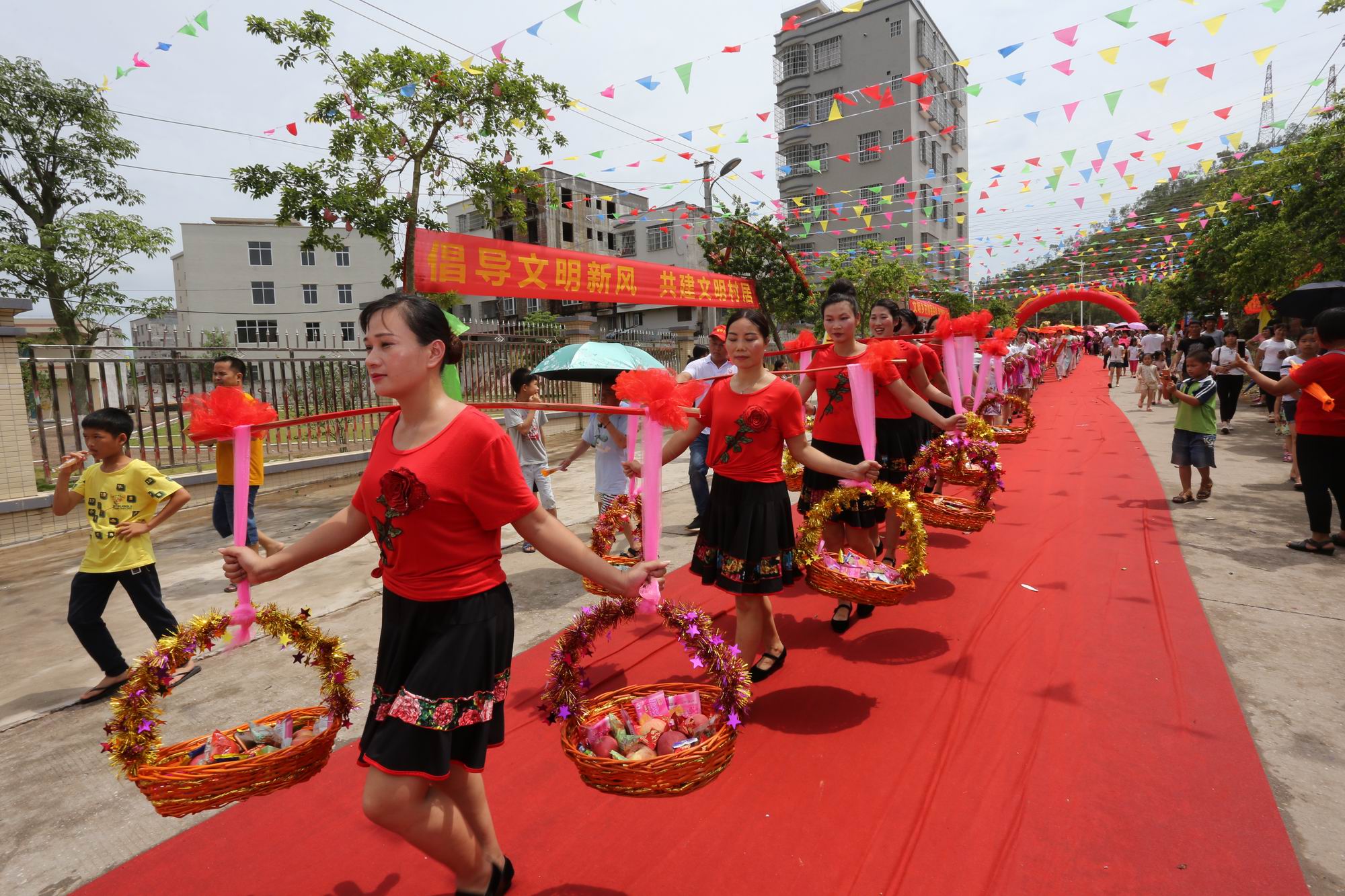 廉江那良黑二老婆图片图片