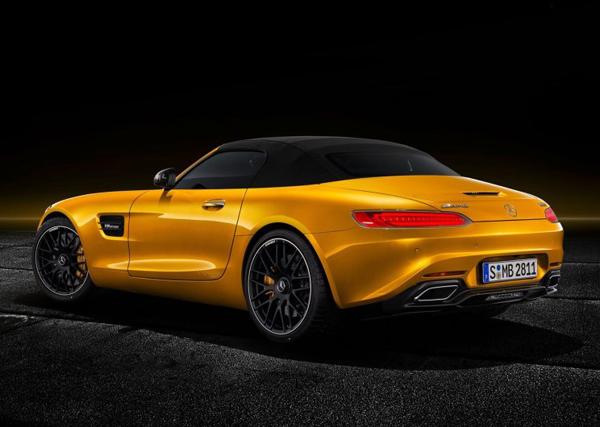 除變更為軟頂敞篷形式外,amg gt s roadster相比現款amg gt s硬頂版