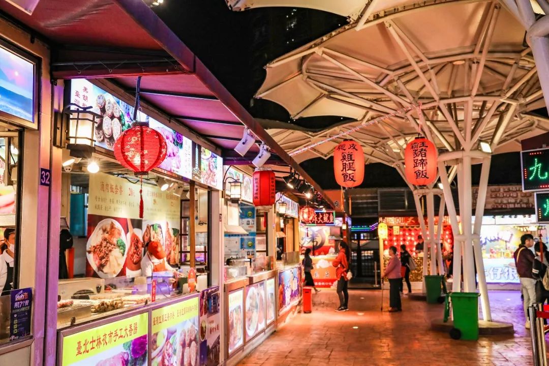人气暴涨台湾士林夜市四川最地道小吃这条街够上海人吃大半年