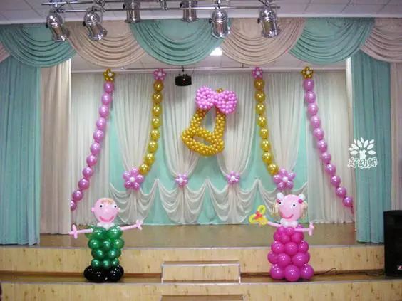 所需材料:气球,纱布,彩布,彩带,卡纸等气球主题舞台1六一舞台背景是必