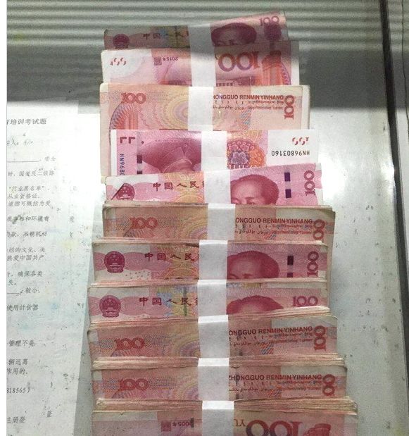 达州两医生坐出租捡到11万现金,你猜他们怎么做的?