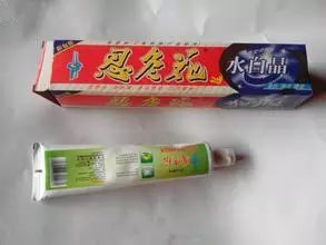 泉城牌洗衣膏這也是老濟南牙膏廠生產的產品,這個洗衣膏老濟南人並不