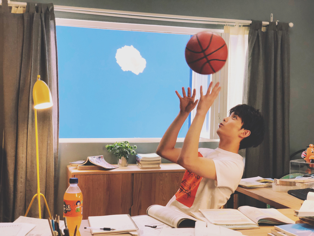 吴磊打篮球图片