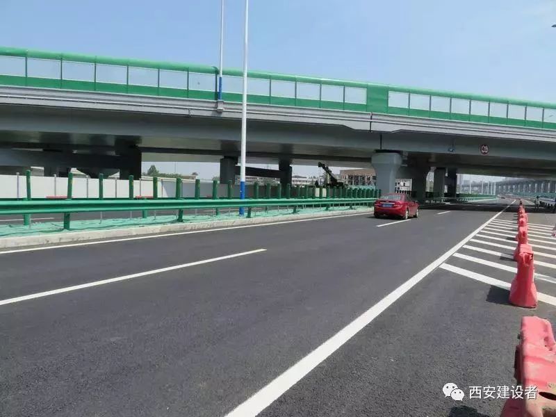 未央交通秦汉大道与西铜路立交南北主线放行通车