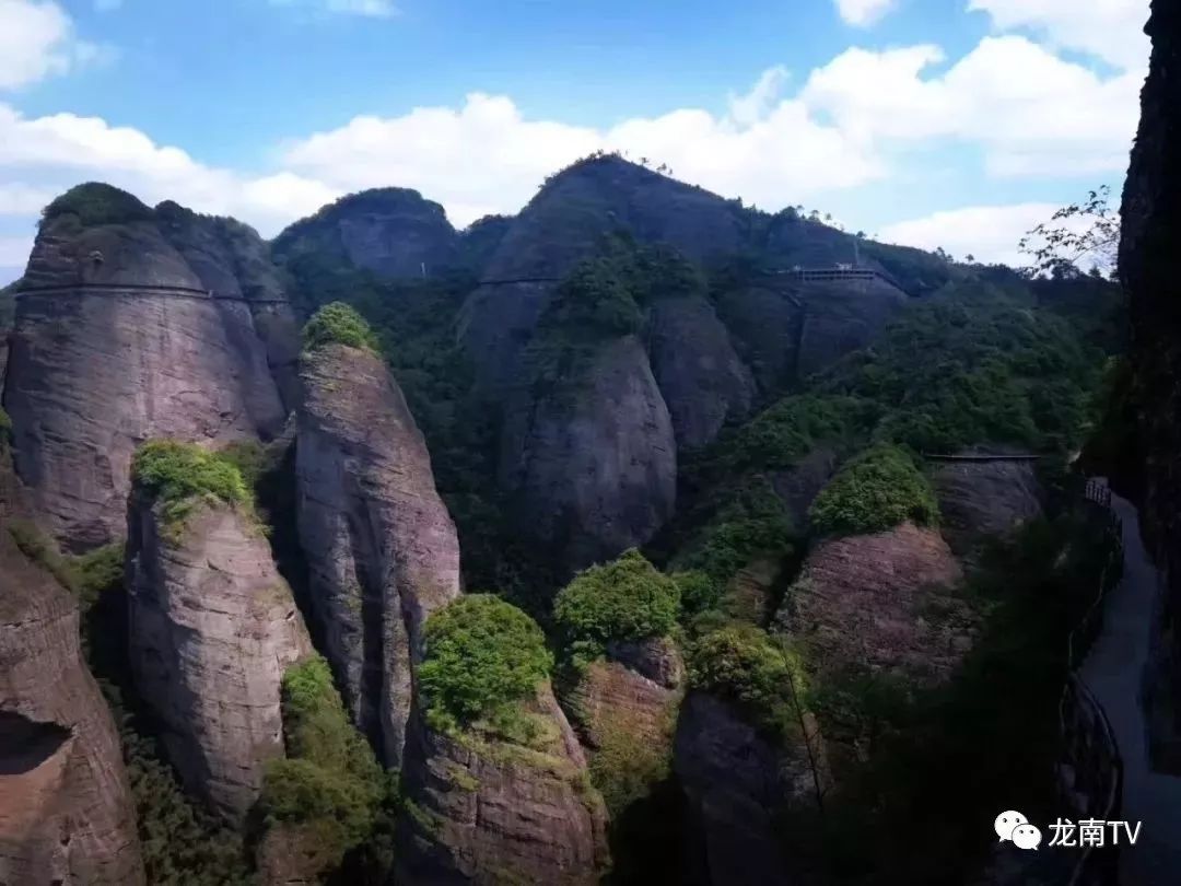 玩點刺激的龍南信息網提前帶你免費遊玩南武當山玻璃棧道