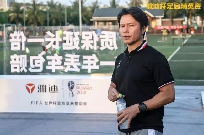 长期入选中国国家男子足球队;曾效力于广州太阳神队,重庆前卫寰岛以及