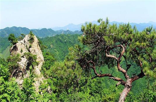 自治县从属于辽宁省鞍山市,位于辽东半岛的北部;东及西北与 凤城市