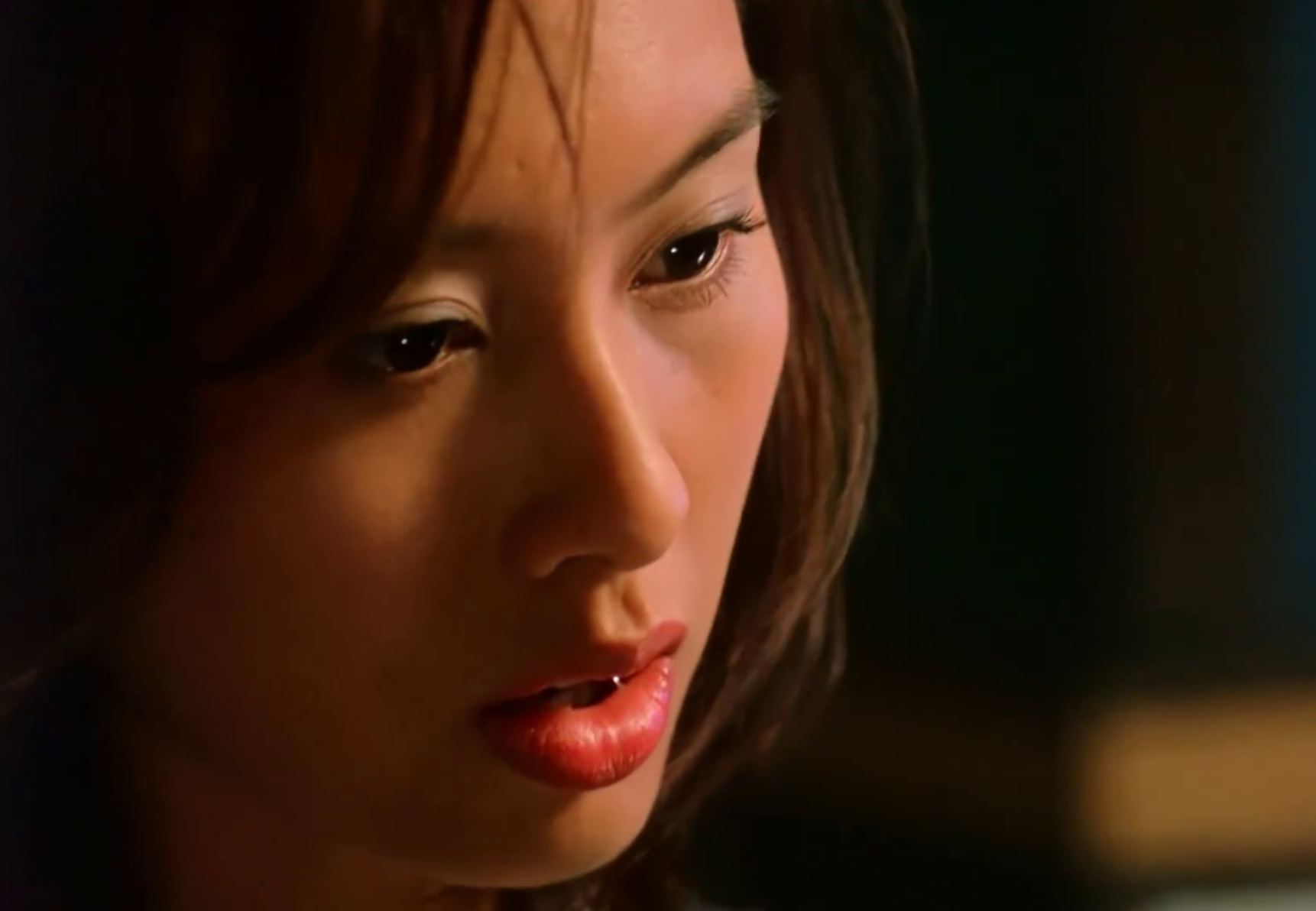 朱茵在赌侠1999中的造型不能用美来形容应该用性感