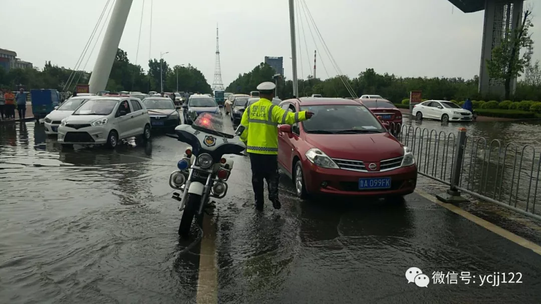 最后提醒广大司机朋友:雨天路面湿滑,请广大司机朋友谨慎驾驶,安全