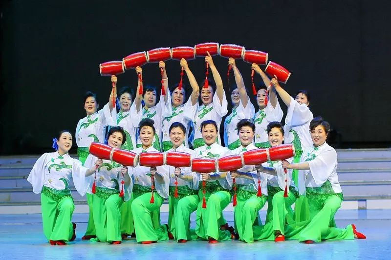 海安花鼓是一种著名的传统民间舞蹈,曾在怀仁堂献艺演出,在首都天安门