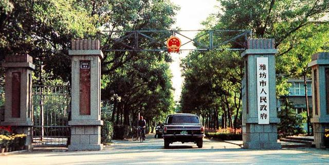 潍坊北海路龙泉街车祸图片