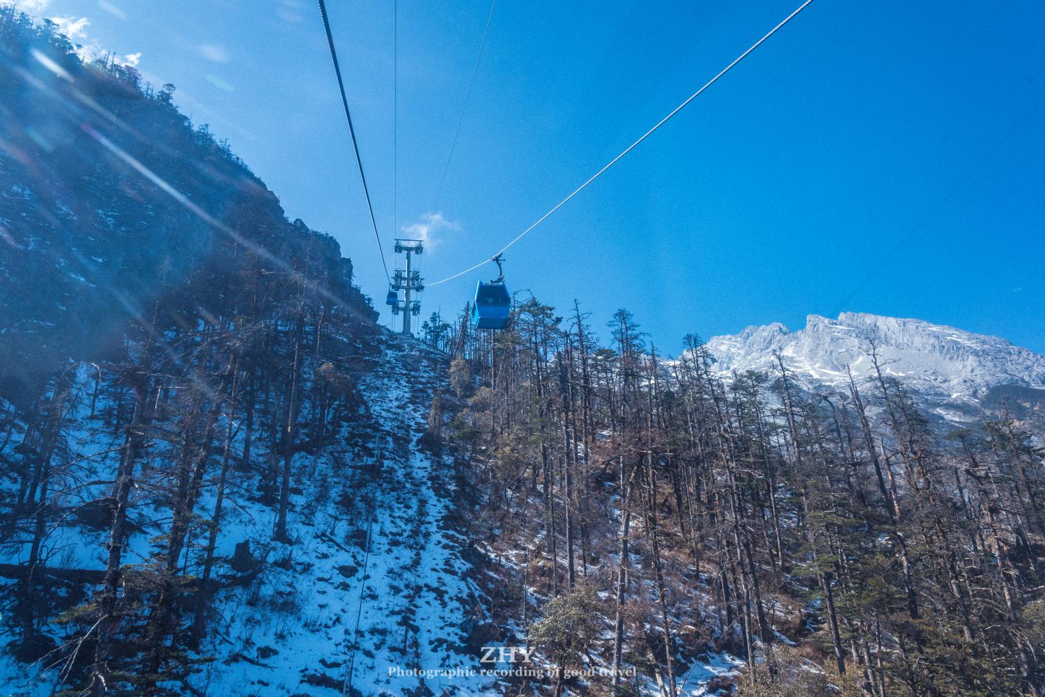 玉龙雪山,拥有国内海拔最高的索道,游客轻松登顶4605米高峰