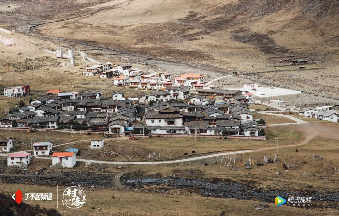 位于丹巴金龙大雪山旁,与阿坝州金川县阿科里乡接壤,这里,集雪山,森林